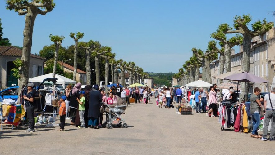 Belle affluence pour le vide grenier des Archers de la hIre 
