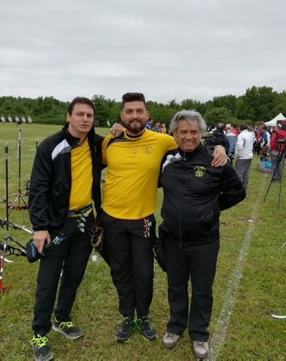 Entre 2 concours, les Archers de la HIre chinent
